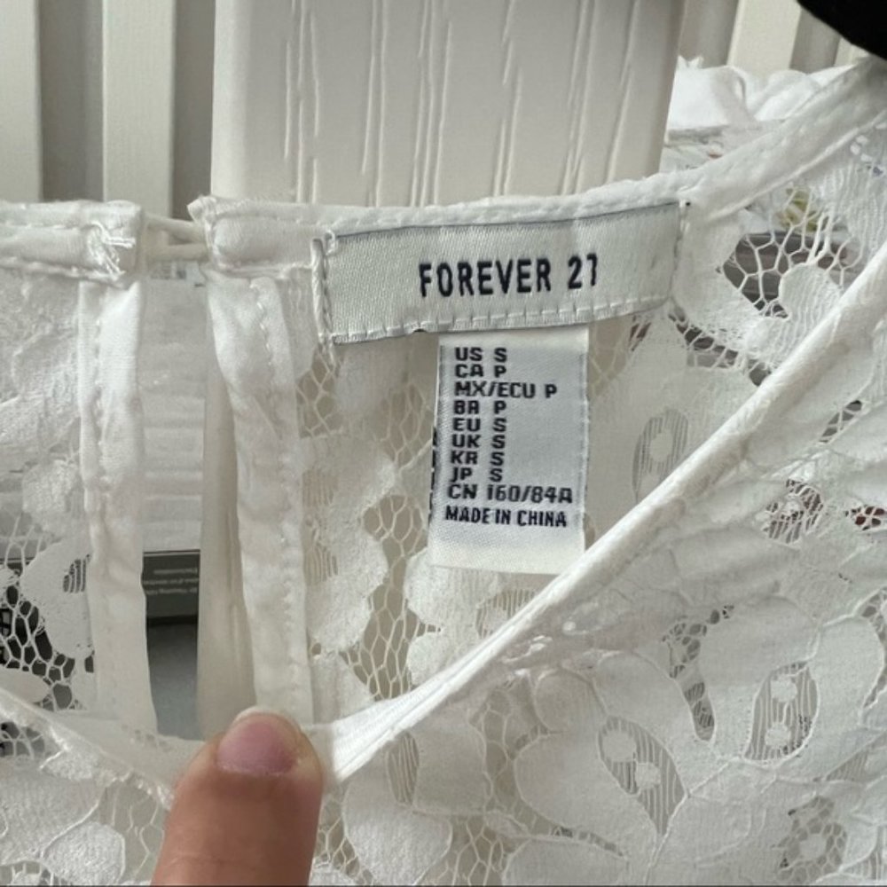 White lace top - Picture 7 of 8